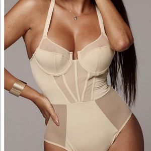 Jluxelabel nude bodysuit size Medium. Never worn.